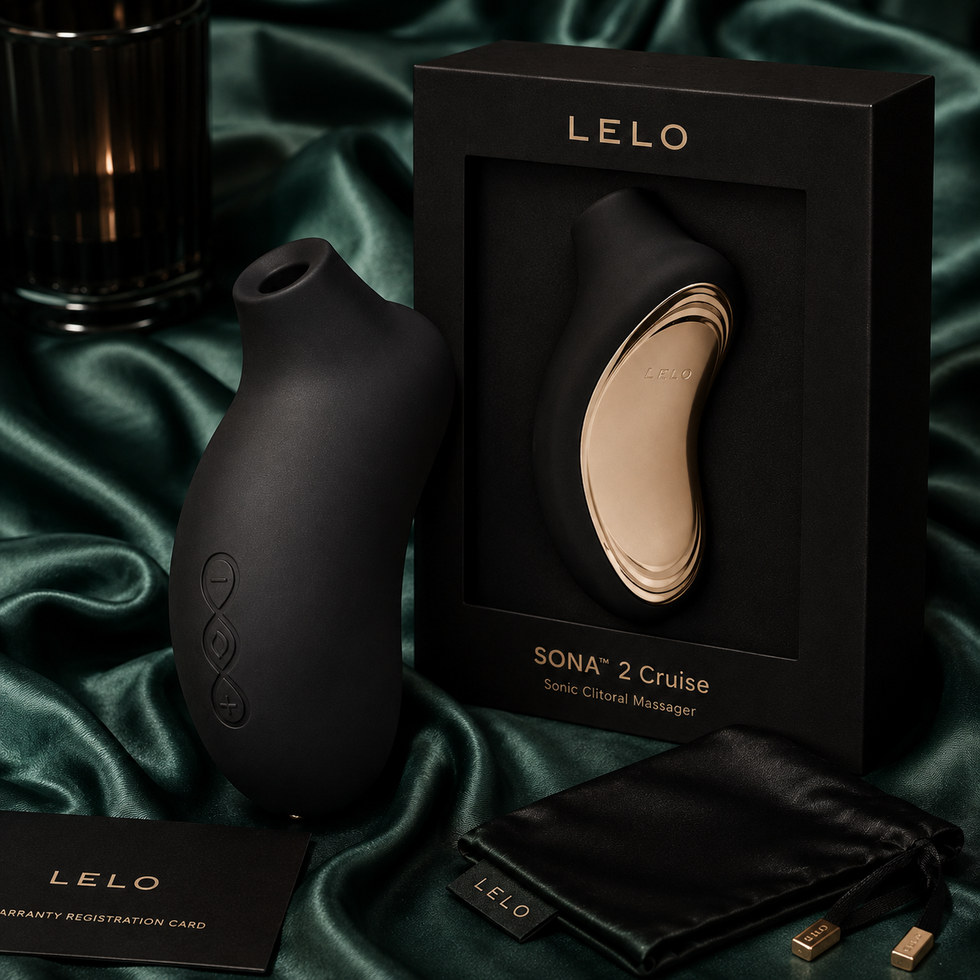 LELO SONA™ 2 Cruise in Obsidian Black with luxury presentation box on emerald green silk.