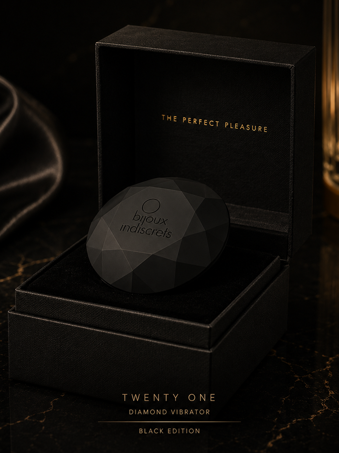 Twenty One™ Black Edition | Luxury Diamond Vibrator | VÉLDIS