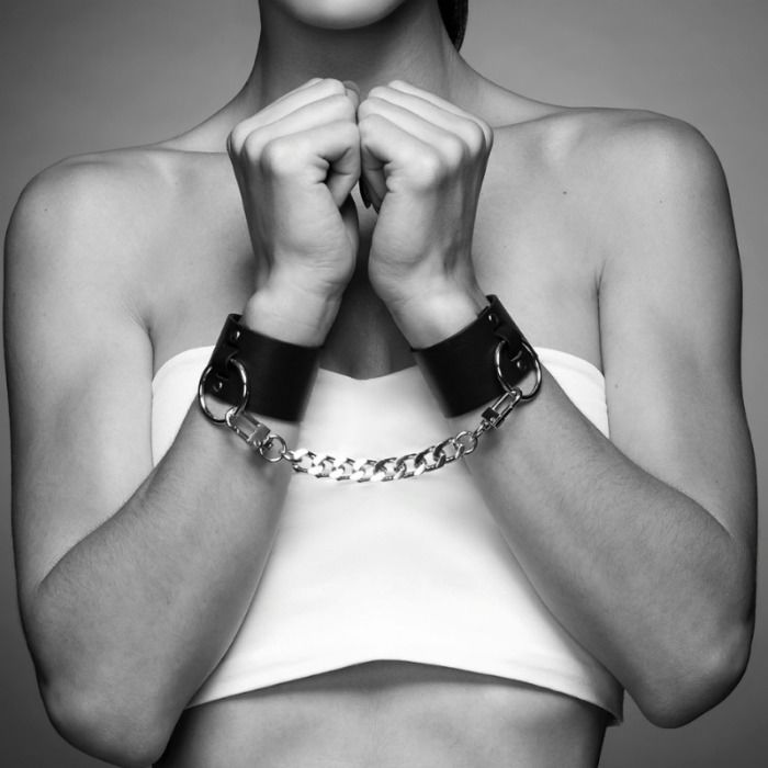 VÉLDIS Maze Wide Cuffs — Obsidian Black